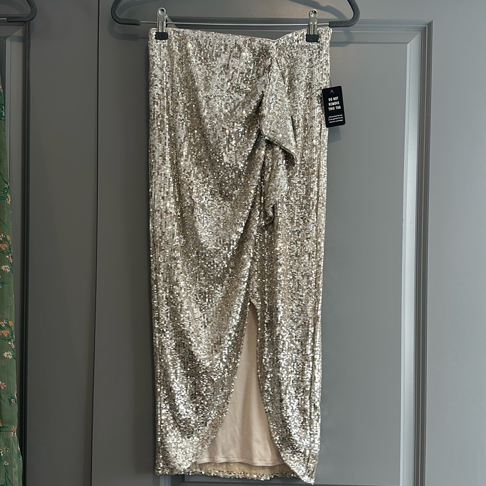 NWT Express XS champagne sequin skirt